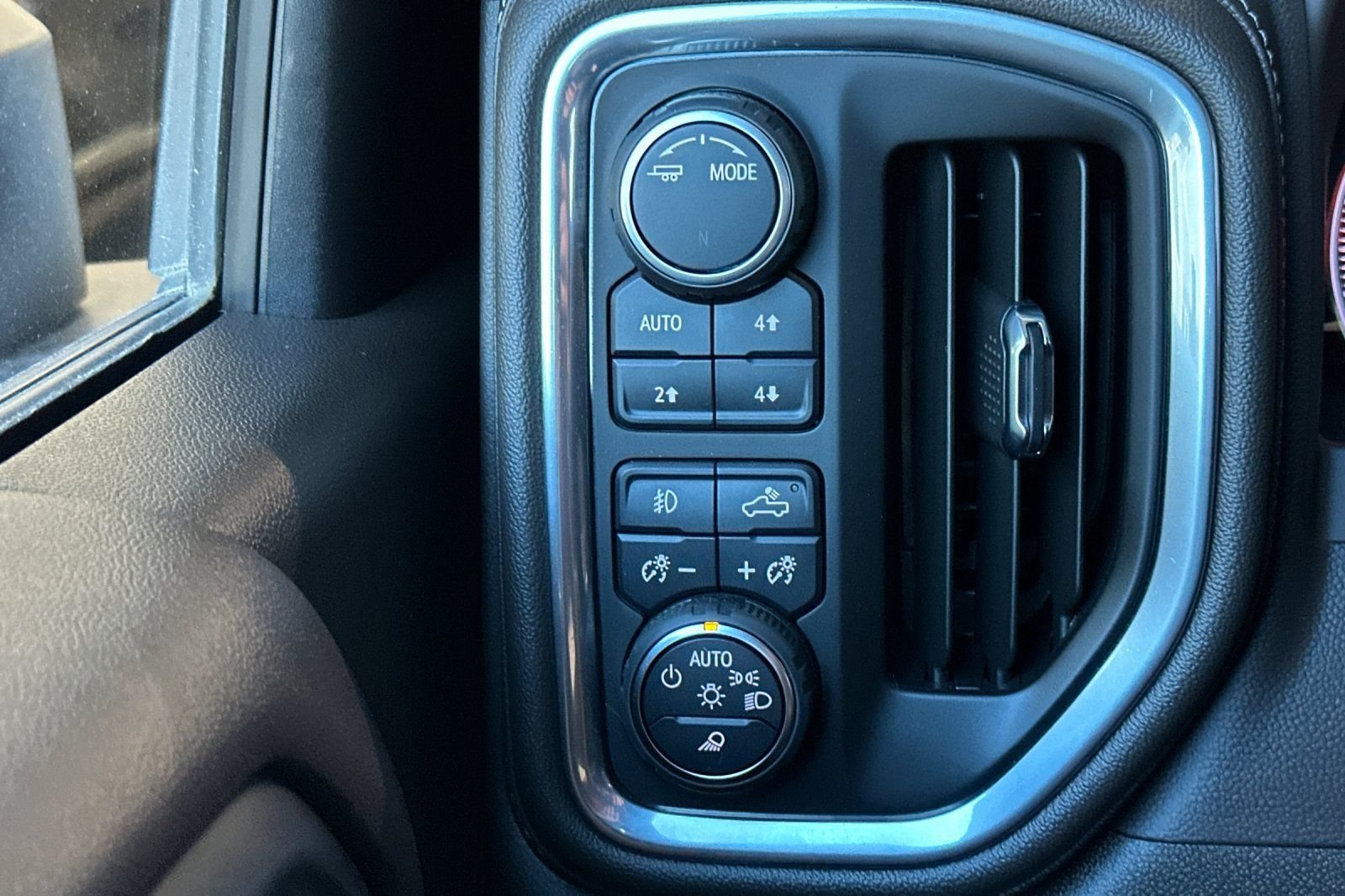 Used 2022 Chevrolet Silverado 3500 LTZ w/ LTZ Plus Package AWD/4WD image 30