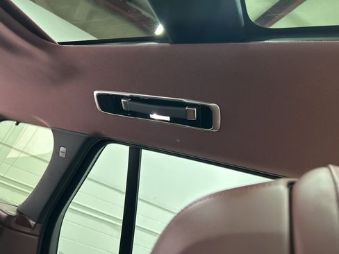 Used 2025 Land Rover Range Rover SE image 44