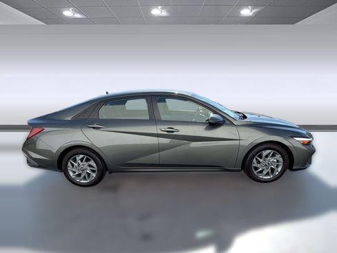 Used 2024 Hyundai Elantra SEL FWD image 8
