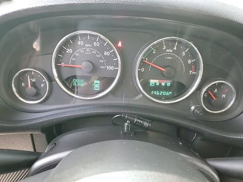 Used 2015 Jeep Wrangler Unlimited Sahara w/ Connectivity Group image 18