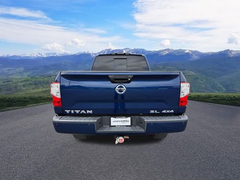 Used 2017 Nissan Titan SL w/ Off-Road Package AWD/4WD image 4