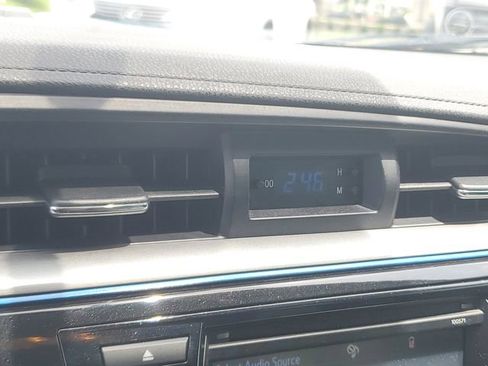 Used 2016 Toyota Corolla LE FWD image 24