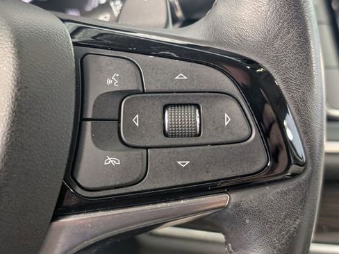 Used 2023 Buick Enclave Essence image 24