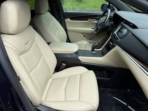 Used 2017 Cadillac XT5 Luxury w/ Driver Awareness Package FWD image 17