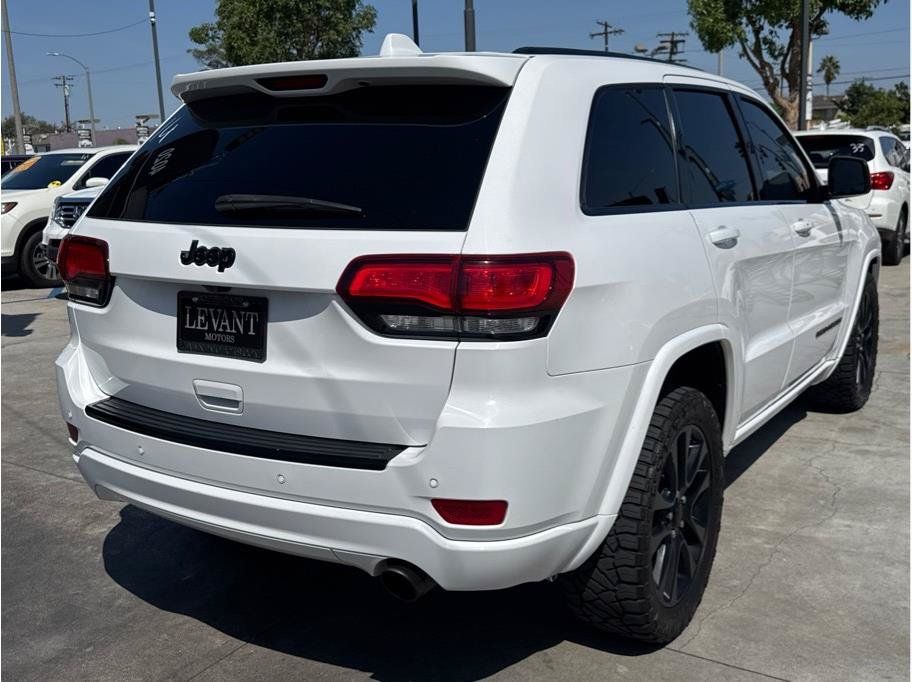 Used 2017 Jeep Grand Cherokee Altitude RWD image 7