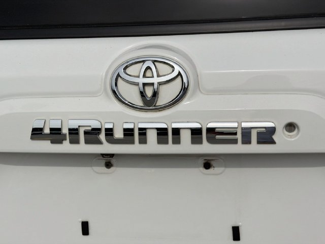 Used 2017 Toyota 4Runner SR5 Premium AWD/4WD image 11