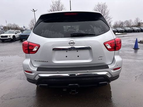 Used 2018 Nissan Pathfinder SV image 10