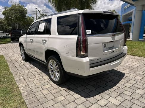 Used 2018 Cadillac Escalade Premium Luxury RWD image 33