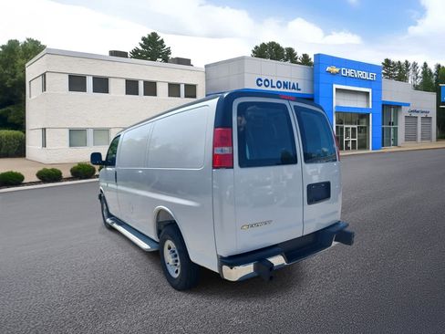 Used 2025 Chevrolet Express 2500 w/ Driver Convenience Package RWD image 5