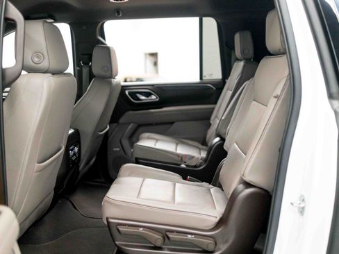 Used 2023 GMC Yukon XL SLT w/ SLT Luxury Package AWD/4WD image 53