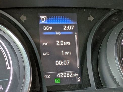 Used 2023 Toyota Camry SE FWD image 4