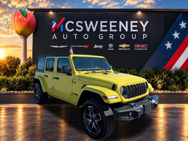 Used 2024 Jeep Wrangler Unlimited w/ Dual Top Group AWD/4WD image 7