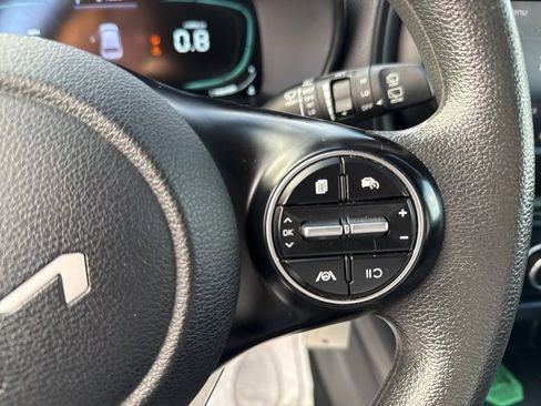 Used 2023 Kia Soul LX w/ LX Technology Package image 19