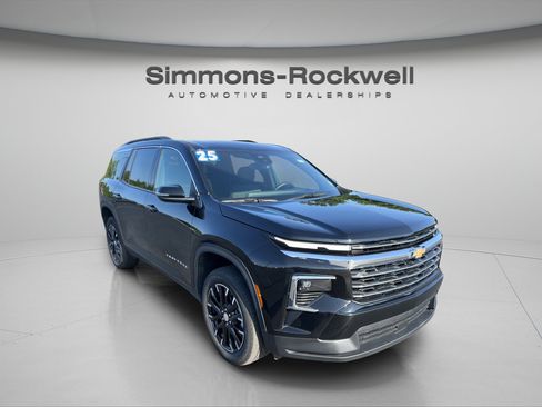 Used 2025 Chevrolet Traverse LT w/ Sun and Wheel Package AWD/4WD image 7