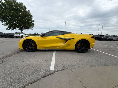 Used 2025 Chevrolet Corvette Z06 w/ Stealth Interior Trim Package RWD image 6