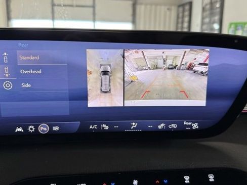 Used 2025 Buick Enclave Preferred image 39