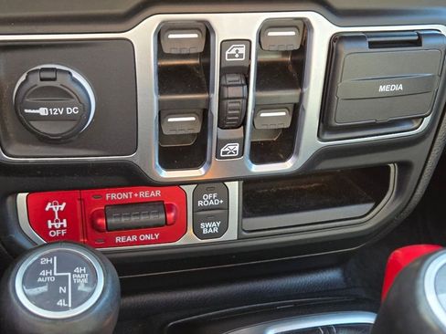 Used 2024 Jeep Wrangler Unlimited Rubicon AWD/4WD image 33