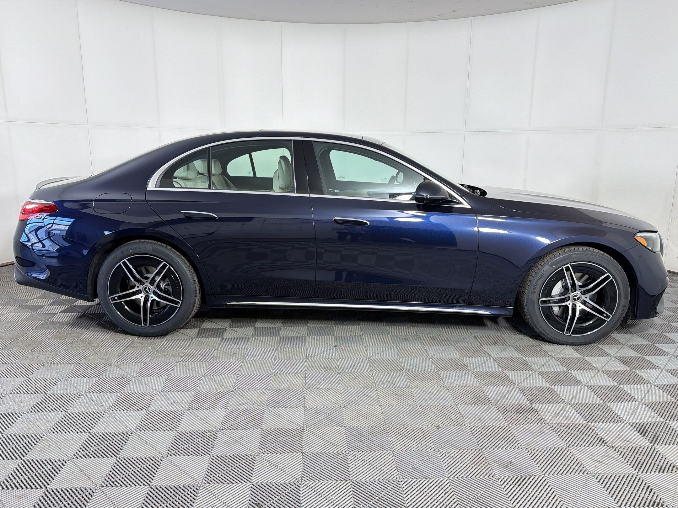New 2026 Mercedes-Benz E 350 4MATIC Sedan image 8