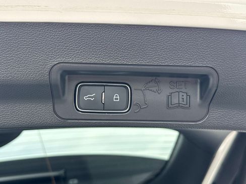 Used 2025 Ford Explorer Platinum RWD image 14