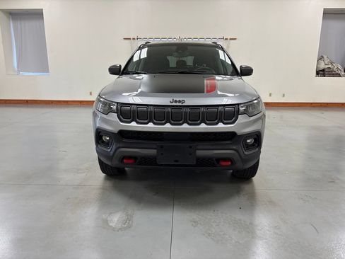 Used 2022 Jeep Compass Trailhawk w/ Trailhawk Convenience Group AWD/4WD image 3