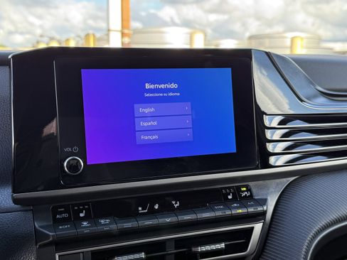 Used 2025 Toyota Camry SE w/ Convenience Package image 26