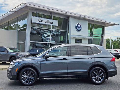 Certified 2023 Volkswagen Tiguan SE FWD image 2