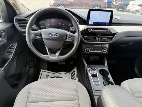 Used 2020 Ford Escape SE image 17