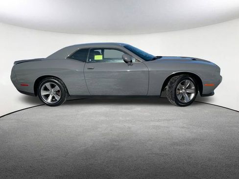 Used 2019 Dodge Challenger SXT image 13