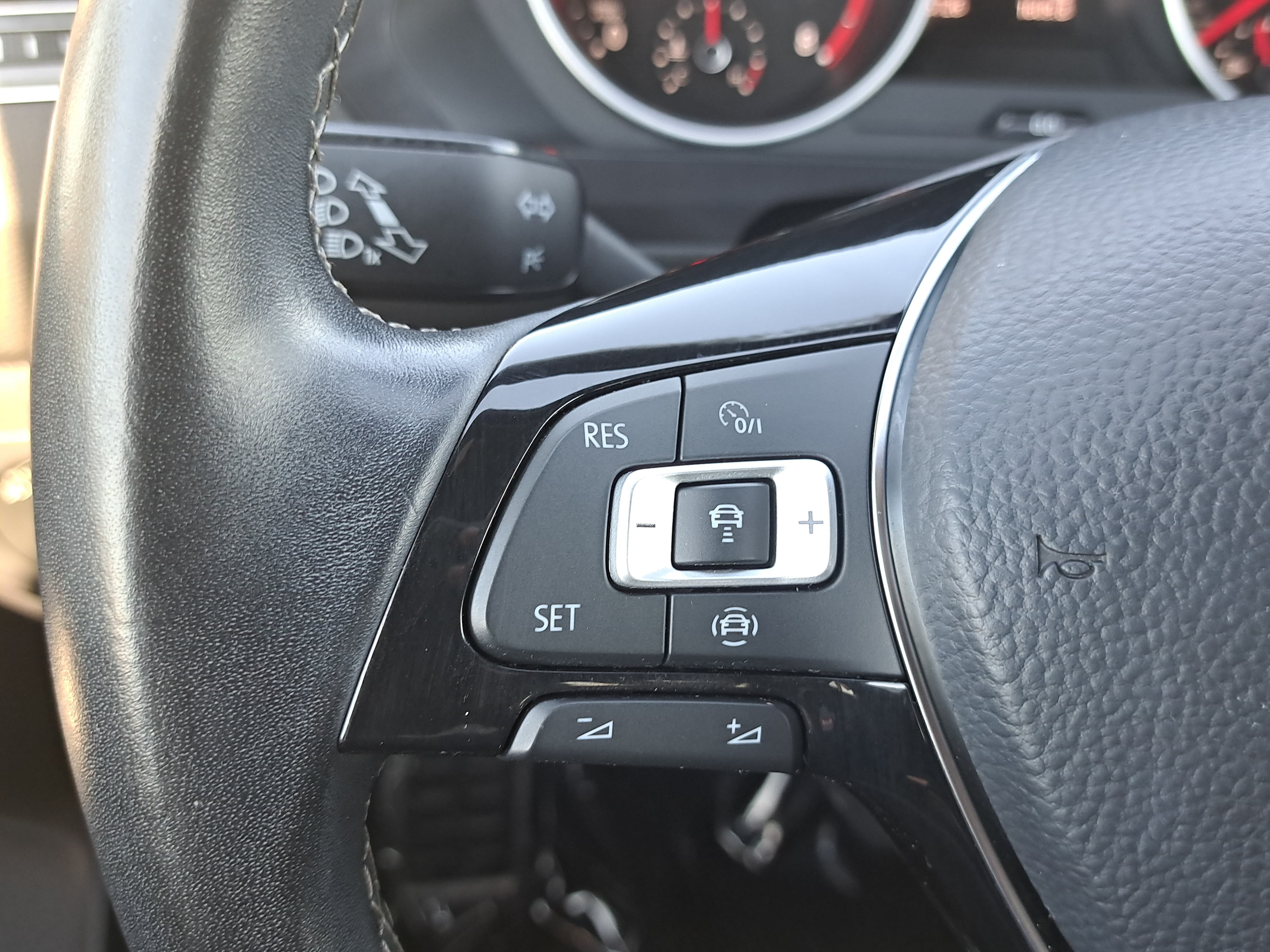 Certified 2021 Volkswagen Tiguan SE R-Line AWD/4WD image 17