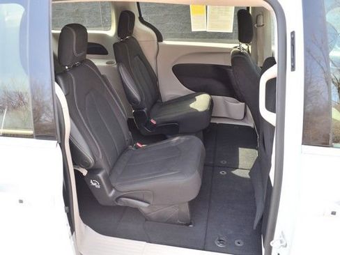 Used 2023 Chrysler Voyager LX image 32