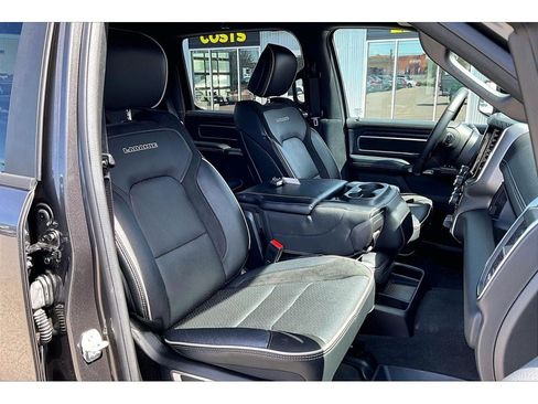 Used 2024 RAM 1500 Laramie w/ Off Road Group AWD/4WD image 8