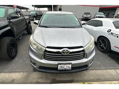 Used 2015 Toyota Highlander Plus AWD/4WD image 3