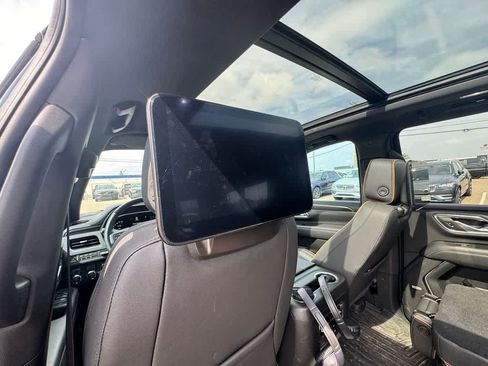 Used 2024 GMC Yukon XL AT4 w/ AT4 Premium Plus Package AWD/4WD image 17