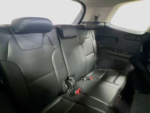 Used 2024 Kia Telluride EX w/ EX Captain's Chair Package image 30