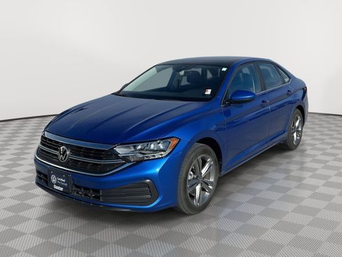 Used 2023 Volkswagen Jetta SE w/ Panoramic Sunroof Package image 17