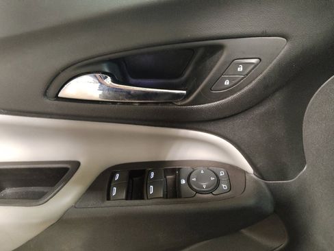 Used 2021 Chevrolet Equinox LS w/ LS Convenience Package image 27