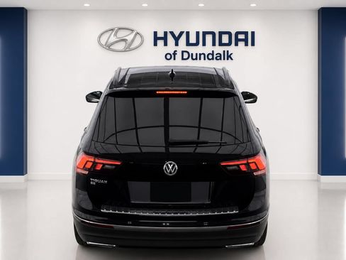 Used 2021 Volkswagen Tiguan SE w/ Panoramic Sunroof Package FWD image 5