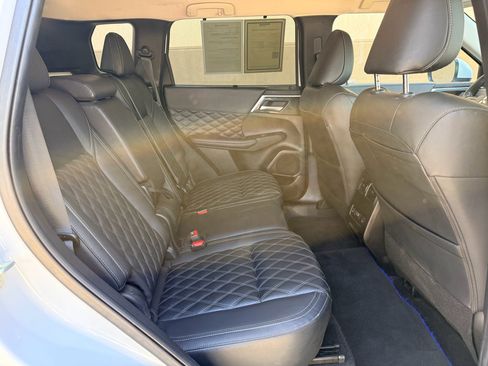 Used 2024 Mitsubishi Outlander SEL AWD/4WD image 26