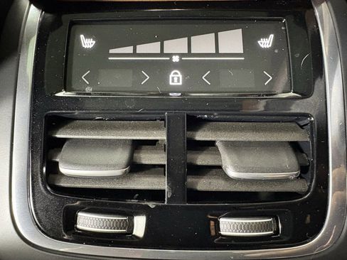 Used 2025 Volvo V90 B6 Cross Country Plus w/ Protection Package Premier image 39