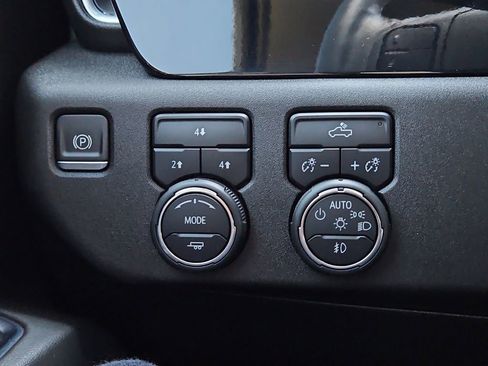 Used 2024 Chevrolet Silverado 3500 LT w/ Convenience Package image 26