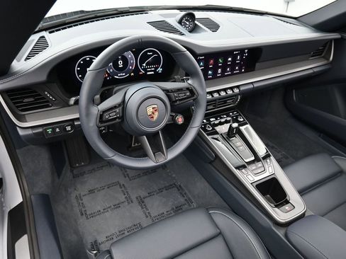 Certified 2025 Porsche 911 Carrera RWD image 4
