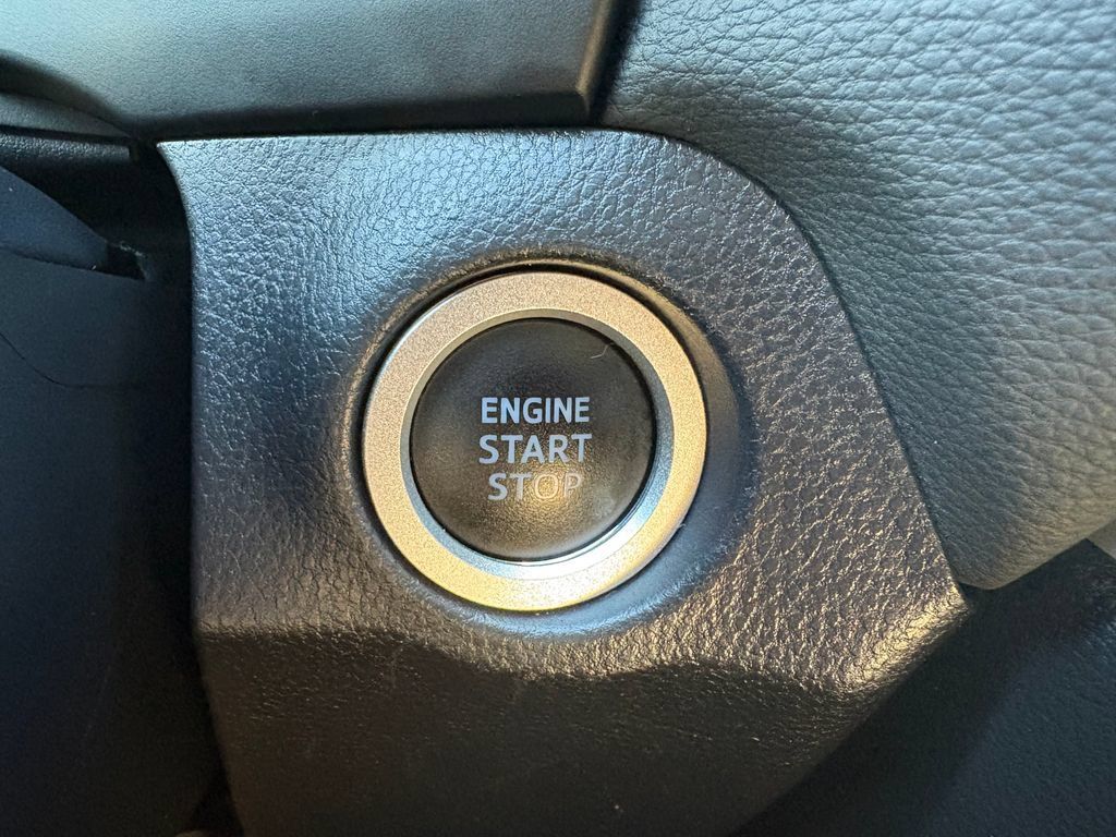 Used 2021 Toyota RAV4 XLE AWD/4WD image 21