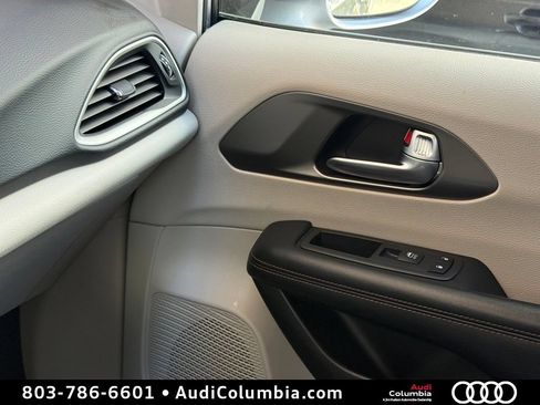 Used 2020 Chrysler Pacifica Touring-L Plus w/ Advanced Safetytec Group FWD image 34