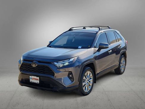 Used 2023 Toyota RAV4 XLE Premium image 4