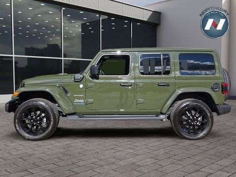 Used 2023 Jeep Wrangler Unlimited Sahara w/ Cold Weather Group AWD/4WD image 2