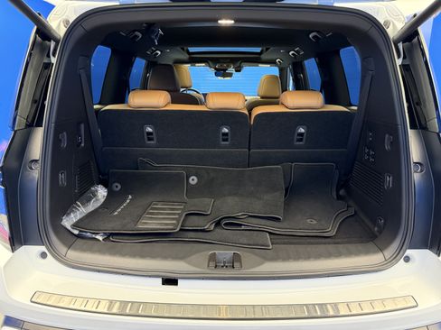 Used 2025 Nissan Armada Platinum Reserve AWD/4WD image 33