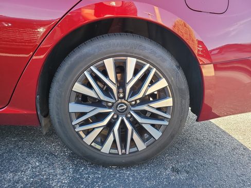 Used 2025 Nissan Altima 2.5 SV FWD image 7