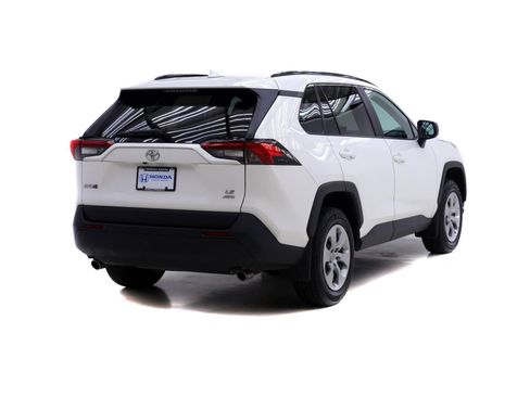Used 2021 Toyota RAV4 LE AWD/4WD image 2