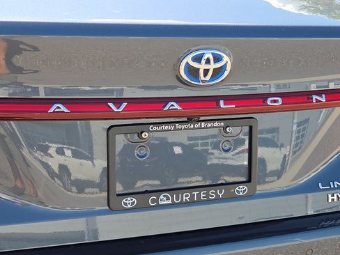 Used 2019 Toyota Avalon Limited w/ Advanced Safety Package FWD image 9