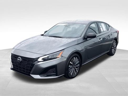 Used 2024 Nissan Altima 2.5 SV FWD image 4